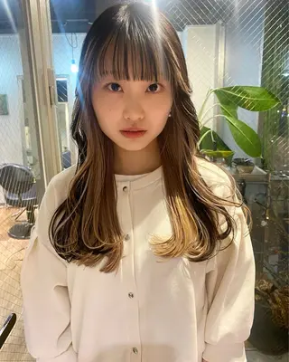 セミロング カラー ウルフカット モデル募集中！ミカのヘアスタイル