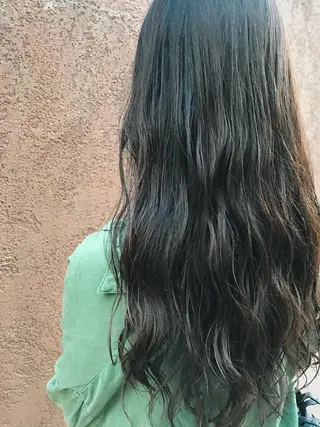 ロング カラー パーマ ヘアアレンジ 松田 亮葉のヘアスタイル