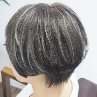 ショート カラー 土屋 貴章のヘアスタイル