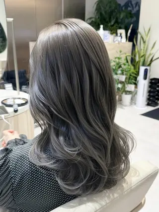 ロング カラー 透明感カラー🌿 グレージュ🐺陽介のヘアスタイル