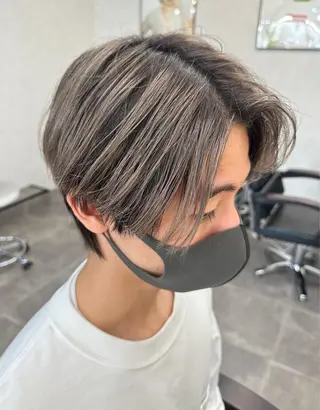 ショート メンズ ハイトーン カラーのヘアスタイル