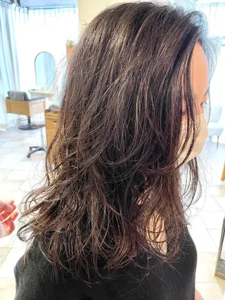 セミロング 《インナーカラー》 YAMADAのヘアスタイル