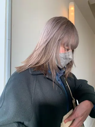 セミロング カラー 本間 結衣のヘアスタイル