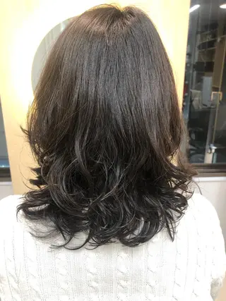 ミディアム 深見 真由のヘアスタイル