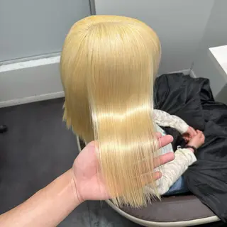 セミロング カラー 💫艶ハイトーン×髪 質改善💫リュウトのヘアスタイル