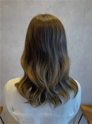 セミロング カラー イトウ ミユのヘアスタイル