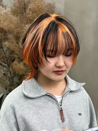 ミディアム カラー イツク ⚡️ ルーツ/ハイトーンのヘアスタイル