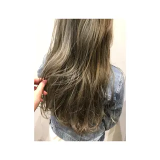 ロング カラー くるくるパーマ aikoのヘアスタイル