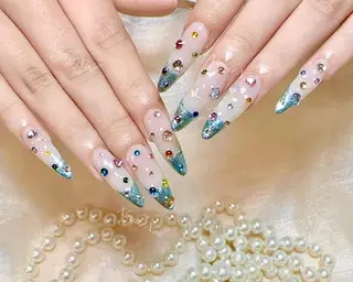 ネイル 🦋 Queenieのネイルデザイン
