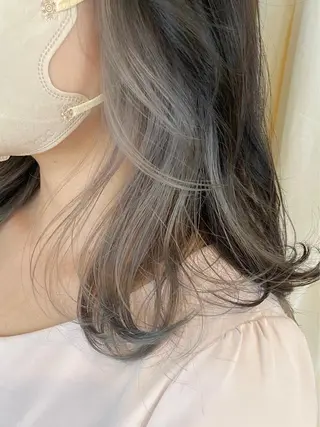 ミディアム カラー TRENCH 相澤 果歩のヘアスタイル
