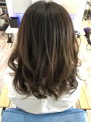 セミロング カラー 白井 つづりのヘアスタイル