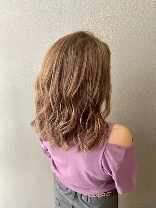 セミロング カラー 小栗 麻衣のヘアスタイル