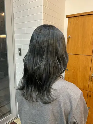 ミディアム 相田 佳乃のヘアスタイル