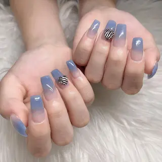 ミディアム ネイル Y. Sのネイルデザイン
