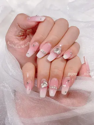 MoON...❤︎ MeGuのネイルデザイン