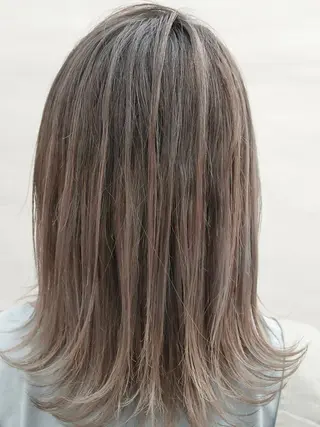ミディアム カラー THE USUAL ユージュアルのヘアスタイル