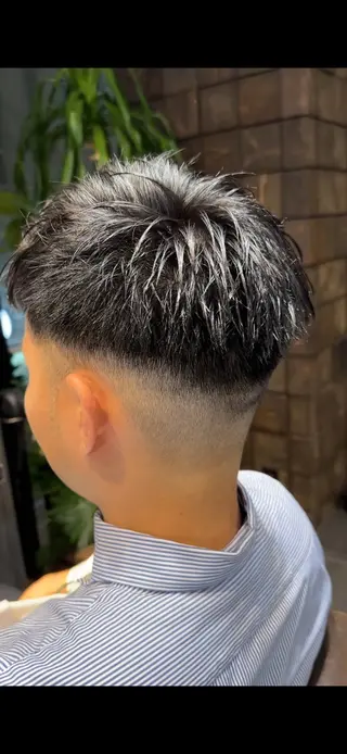 メンズ 齊藤政太 顔周り カット 透明感カラーのヘアスタイル
