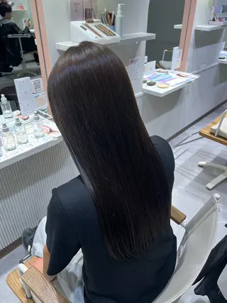 ロング カラー momb 折戸結菜のヘアスタイル