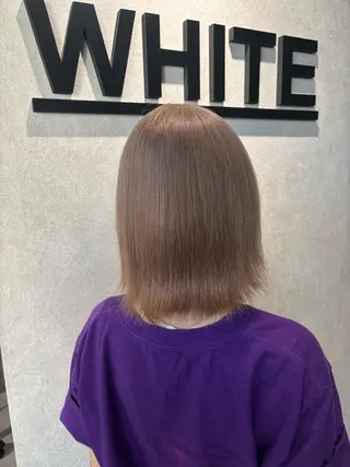 ミディアム カラー _WHITE / KENTOのヘアスタイル