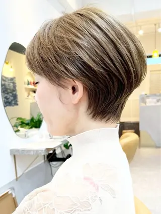 ショート 土井 優のヘアスタイル