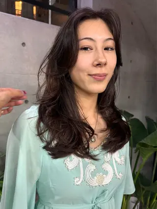 セミロング レイヤーカット\ウル フ　chinatsuのヘアスタイル