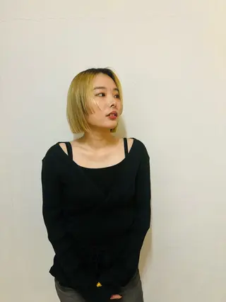 ショート カラー 弘瀬 佑愛のヘアスタイル