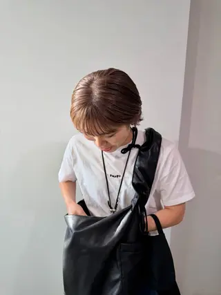 カラー 安谷 彩香のヘアスタイル