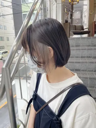 ショート カラー 透明感ベージュ/ レイヤー/ 髙橋一哉のヘアスタイル