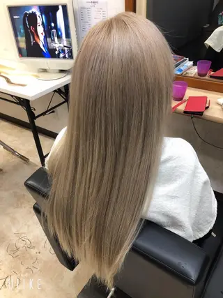 ロング 石田 美晃のヘアスタイル