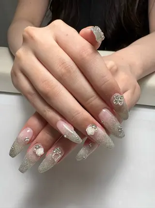 ネイル PEEKABOO京橋 HINA1級保持✨のネイルデザイン