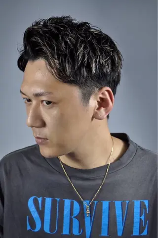 ミディアム 阿賀 佑季のヘアスタイル