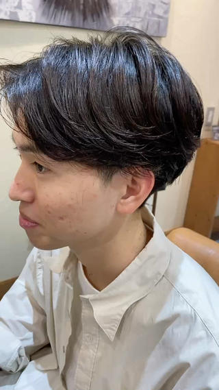 後ろに毛流れができるニュアンスパーマ 