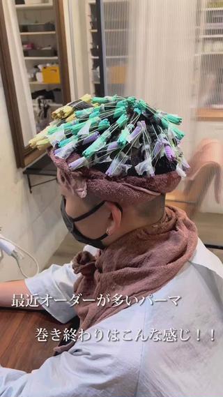 美容室でcutしてもらった日はいい感じのセットなのに、自分でやるとなかなか上手くできないってそんな経験ありませんか??
その問題僕のcutで解決します︎
自分でもスタイリングしやすいように毛量調節をし、スタイリングのやり方、コツまでしっかりお伝えさせて頂きます
髪について全て気になること相談して下さい︎︎
お客様1人1人に似合うヘアスタイルを一緒に考え、提案させて頂きます
髪で、その人の第一印象はほぼ決まります。
そこで、損するのはもったいないですし、他人との差をつけるチャンスです
髪が変われば雰囲気が変わり、雰囲気が変われば好きな服や周りの友達も変わり、人生が変わるんじゃないかと僕は思います!
そのお手伝いを僕に任せてくれませんか?
️お気軽にDMやコメントでの相談、ご予約お待ちしております️