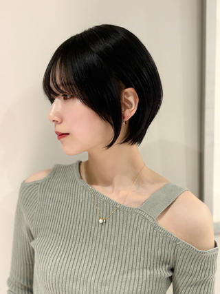 骨格か綺麗に見える上品な丸みショートスタイル 