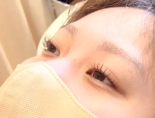 Lカールデザイン

ビューラーで上げた感じのデザインです☆
まつ毛を長く見せたい方
毛先はストレートのデザインです♪

コーティングをつけて、今はやりの束間まつ毛に仕上がります！


コーティング550円でつけれます 