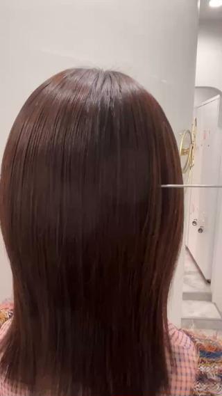 湿気が多い、この季節に是非縮毛矯正かけてみませんか？
サラサラな髪の毛に仕上げます！是非お任せ下さい 