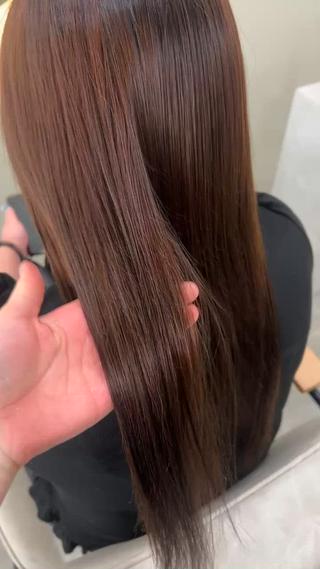 ブリーチ+酸性ストレート履歴のあるお客様もここまで艶のある髪の毛に仕上がります