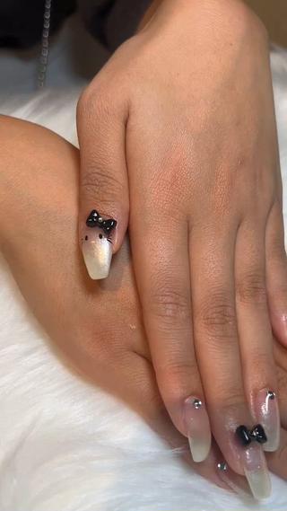 #キティネイル #グラデーション #フレンチ #ワンカラー #冬ネイル #白グラデ #キャラクターネイル 