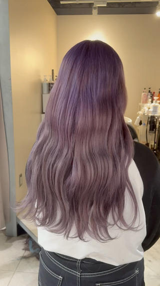 色落ちがグレーになるパープルカラー
ブリーチ履歴のあるお客様なので今回はリタッチのみです!