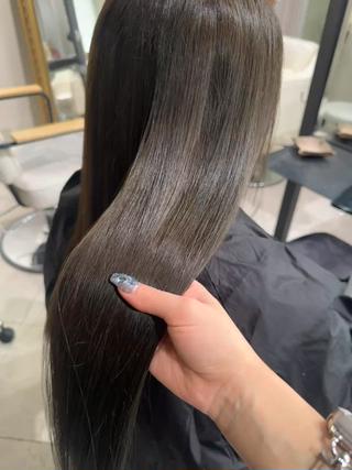 ブリーチ履歴あるお客様です♡
大人気のオリーブカラー
履歴によってはブリーチなしでこの透明感作れます
