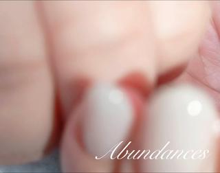 透明感のあるふんわりグレーネイル