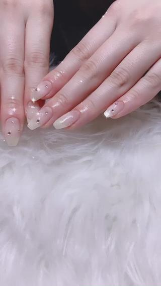 ワンホン/韓国ネイル
乳白ベースに細かいラメが可愛いです♩ 