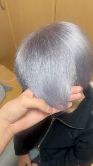 【ダメージレスなハイトーンカラー】

こだわりのケアブリーチで
ハイトーンカラーを綺麗に仕上げます
　
[リタッチの周期]
 
ホワイトカラーは1ヶ月
他の色は1ヶ月半が目安になります
　
ご予約はDMからお願いいたします 