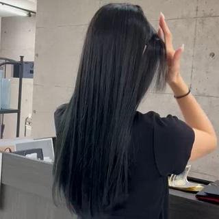 透明感のあるブルーブラック
スーパーロングもトリートメントでしっかりケアしてあげることで艶々に仕上がります 