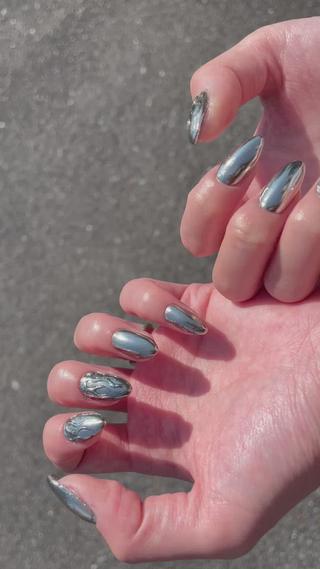 モチーフのネイルはよく見るけど、全部ミラーでを浮かび上がらせるのは新しすぎます
このあつーい夏に是非 