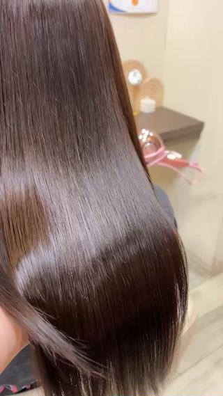 トリートメントだけで出せるツヤ
髪質に合わせて多数の種類からトリートメントを選定
貴方だけのオーダーメイドで髪の毛に栄養と艶を与えます
イルミナカラーで透明感のあるブラウン 