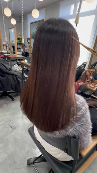 ブリーチ毛でも綺麗な艶髪になれます
縮毛と髪質改善の融合で傷む縮毛ではなく髪質改善のための縮毛をさせていただきます