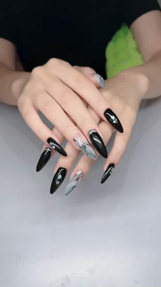 ネイル 𝓝𝓪𝓲𝓻 𝓝𝓪𝓲𝓵のネイルデザイン