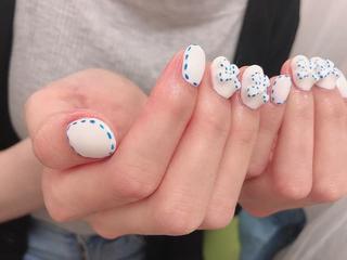 リピーター様ネイル


どれくらいお金かかる？
「マンスリーデザイン　オフ込み　7700円」

ネイル完成にかかる時間は？
「120分」

このネイルが似合う爪は？
「ミドル​〜​ロング」

こだわりポイントは？
マットなカラーと3Dリボンの相性が
めちゃかわで、カラーも何色でも可愛くなります！ 