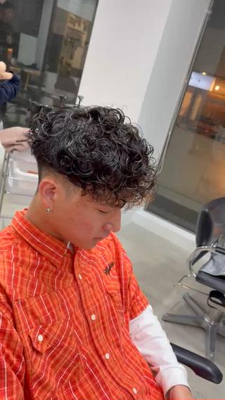 ショート カラー パーマ メンズ 冨永 圭人のヘアスタイル